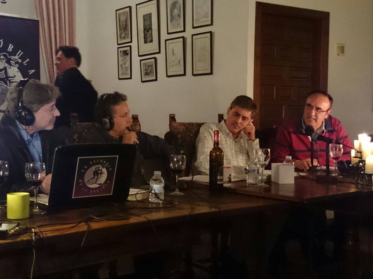 Dossier de Prensa radio LAESCÓBULA DE LA BRÚJULA