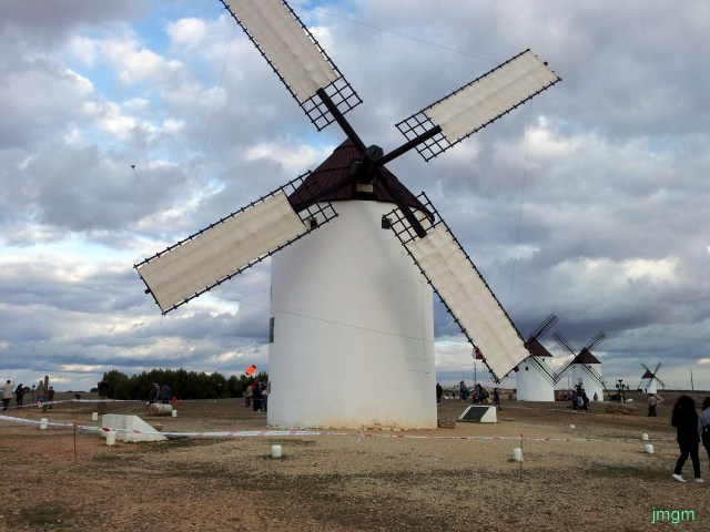Molinos de Mota del Cuervo, en plena molienda