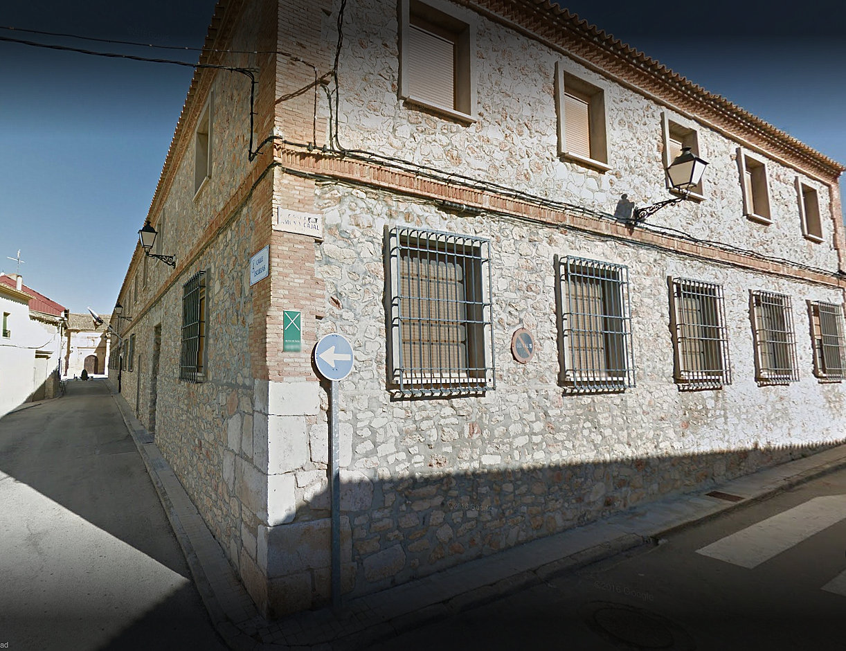 Edificio de las Escuelas del Santo.jpg